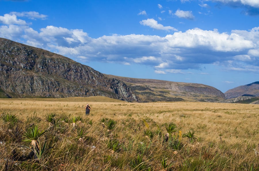Horizontes abertos e a imensidão da Serra do Cipó revelam a força da natureza em cada direção.