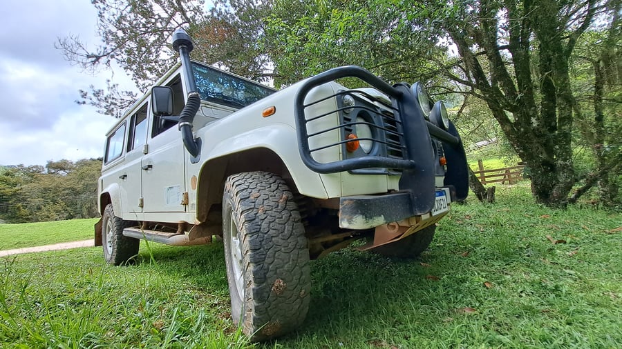 Land Rover Defender 