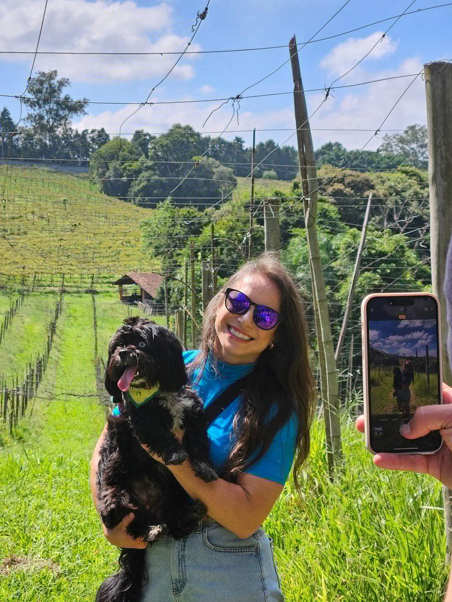 Trilha Pet + Degustação de Vinhos e Almoço na Vinícola Saccomani