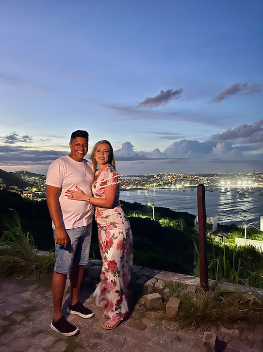 PASSEIO DE JEEP TROLLER COM ESPUMANTE NO POR DO SOL