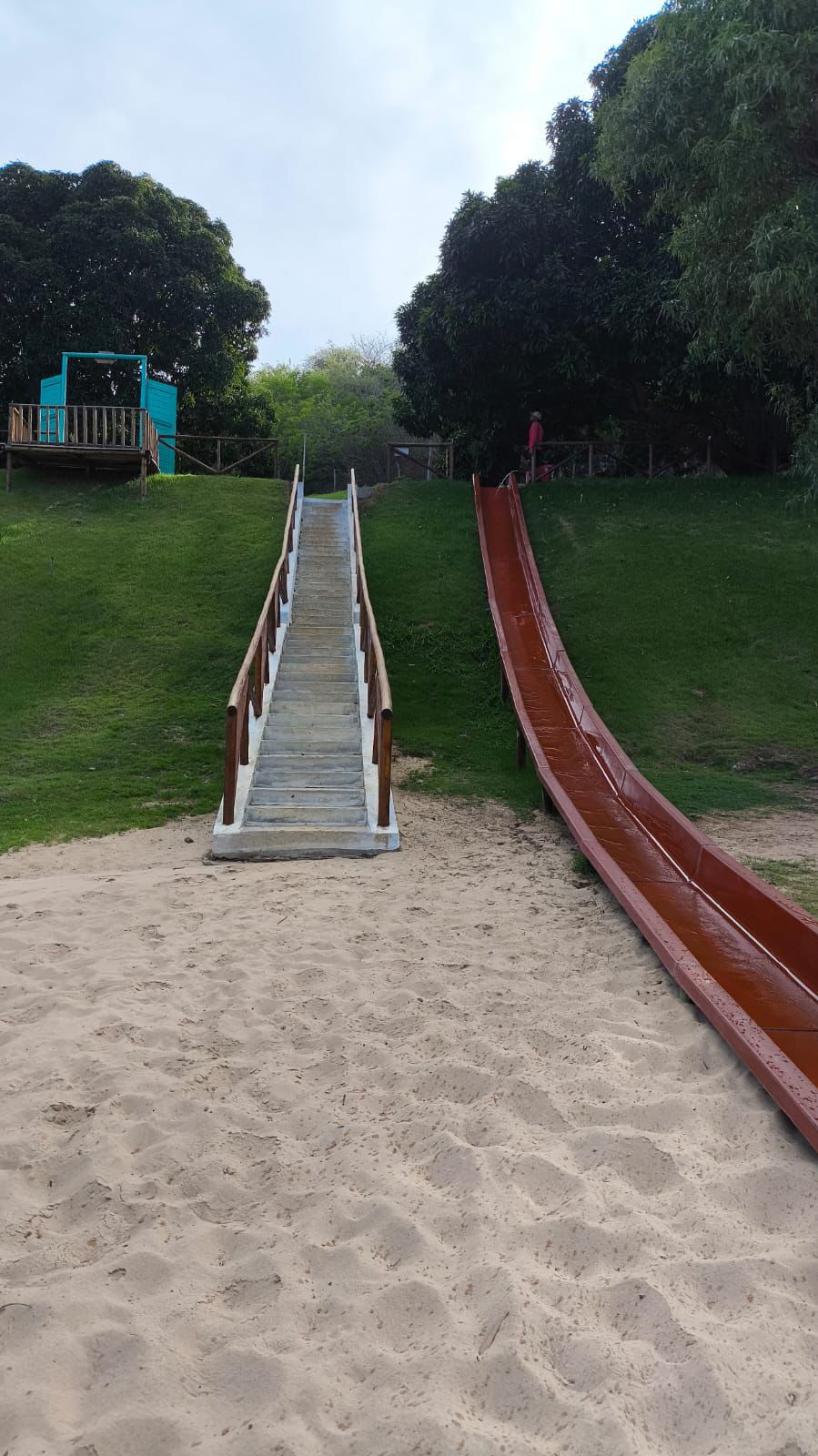 escorregador com acesso direto para o rio 