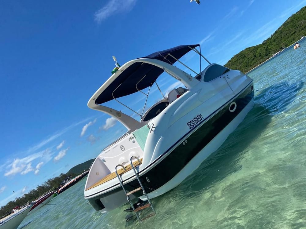 Passeio de lancha privativo em Cabo Frio