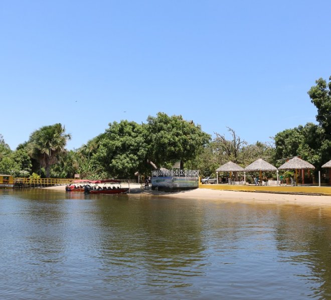 parada pra almoço nos principais restaurantes da região e um banho no Rio Preguiças