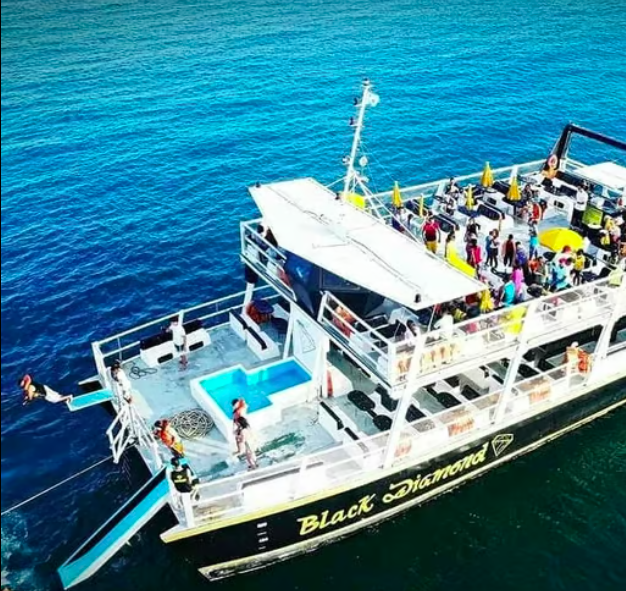 PASSEIO DE CATAMARÃ CABO FRIO