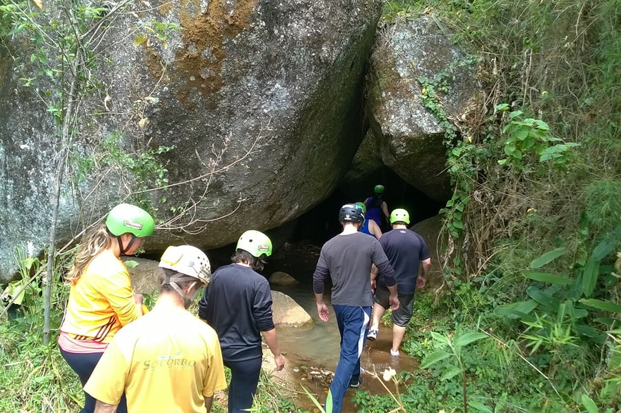 Caving na Caverna do Quebra Corpo