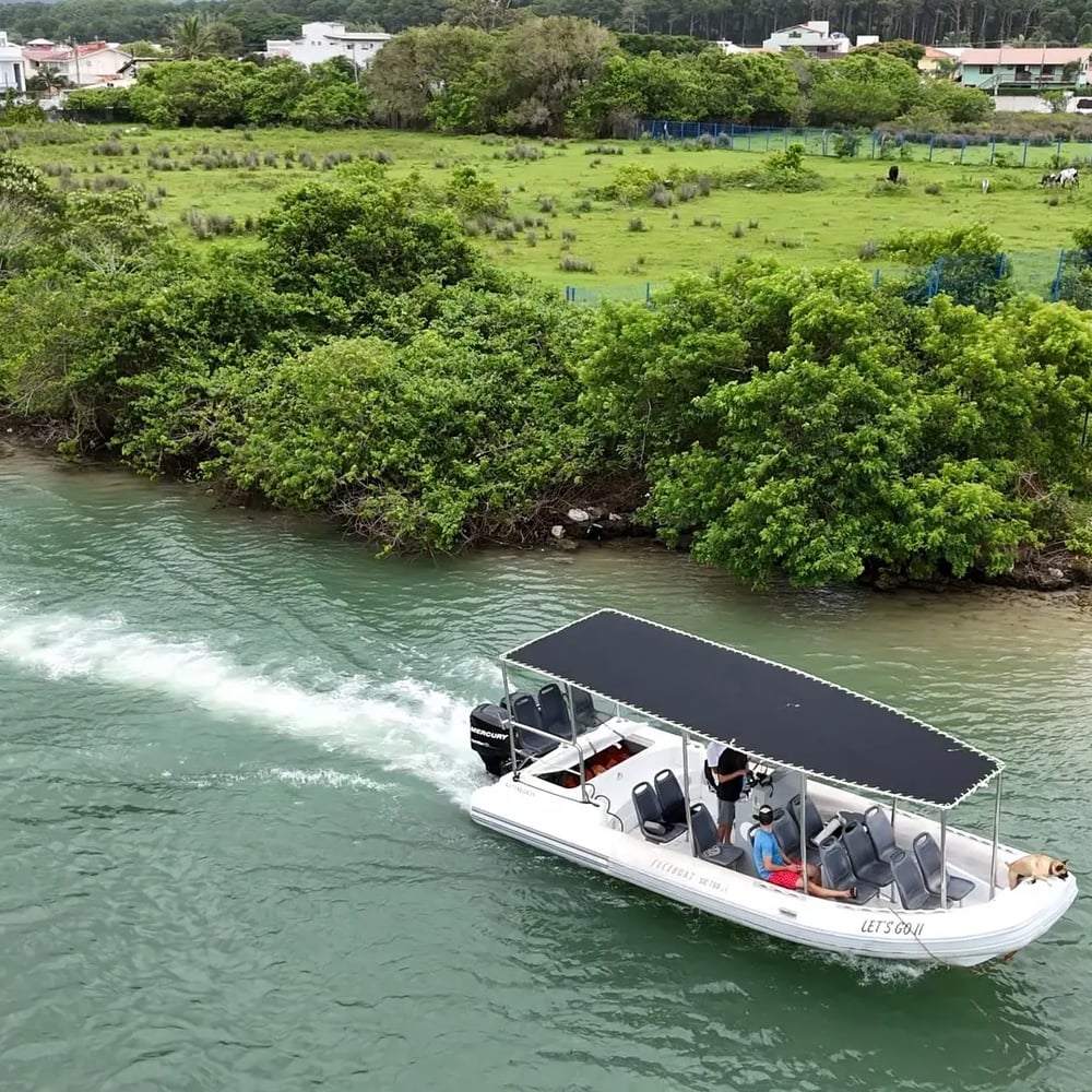 Passeio pelo canal da Barra