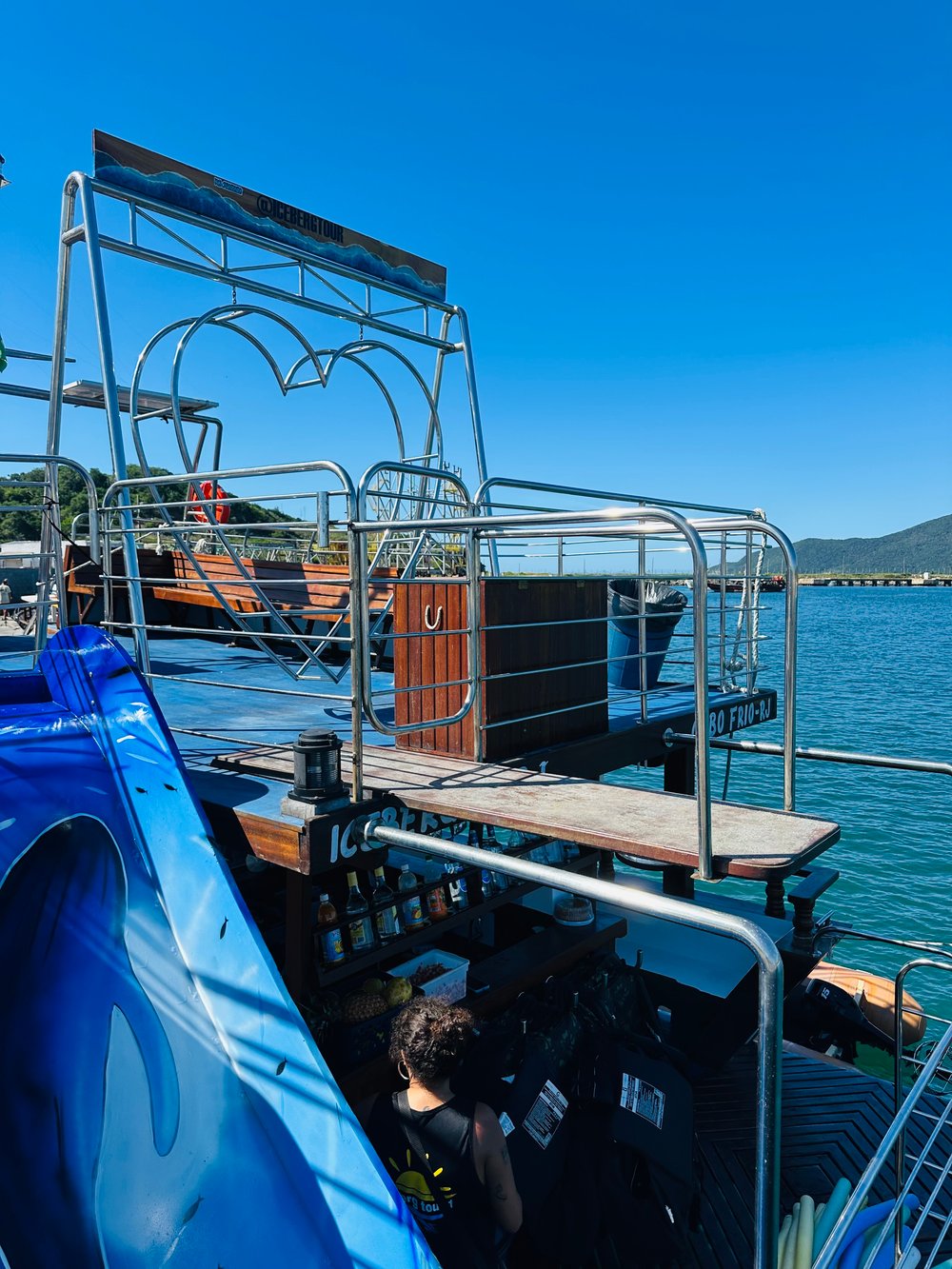 Passeio de Barco em Arraial do Cabo com Trampolim e Toboagua
