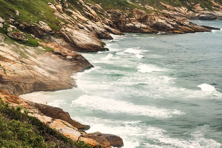 Como a maré influencia o surf em Maresias