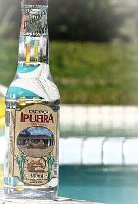 Cachaça Ipueira. De excelente qualidade e encorpada, junto com a Boa do Brejo, forma a dupla de Areia. Teor Alcoólico 42%. Areia - Região Geográfica Imediata de Campina Grande - PB