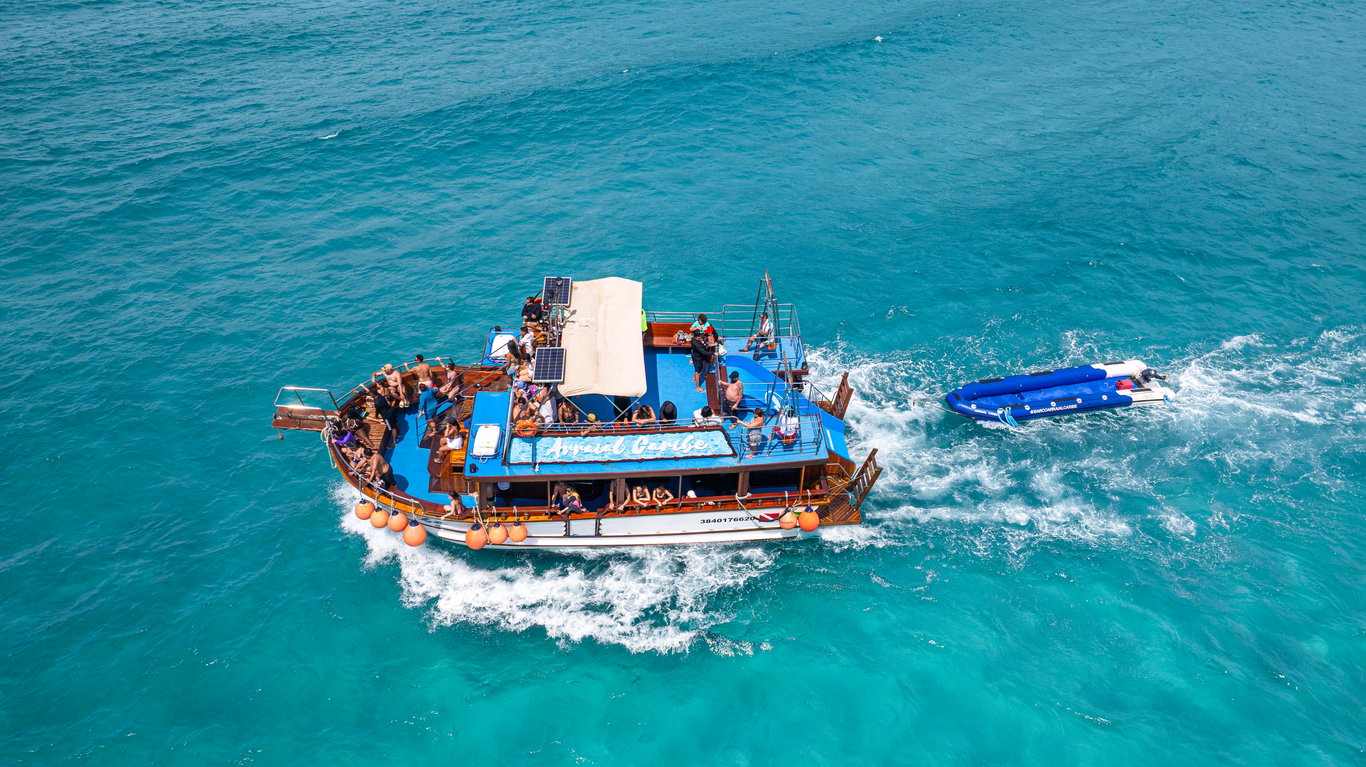 Experiências Imperdíveis em Passeios de Barco Arraial do Cabo