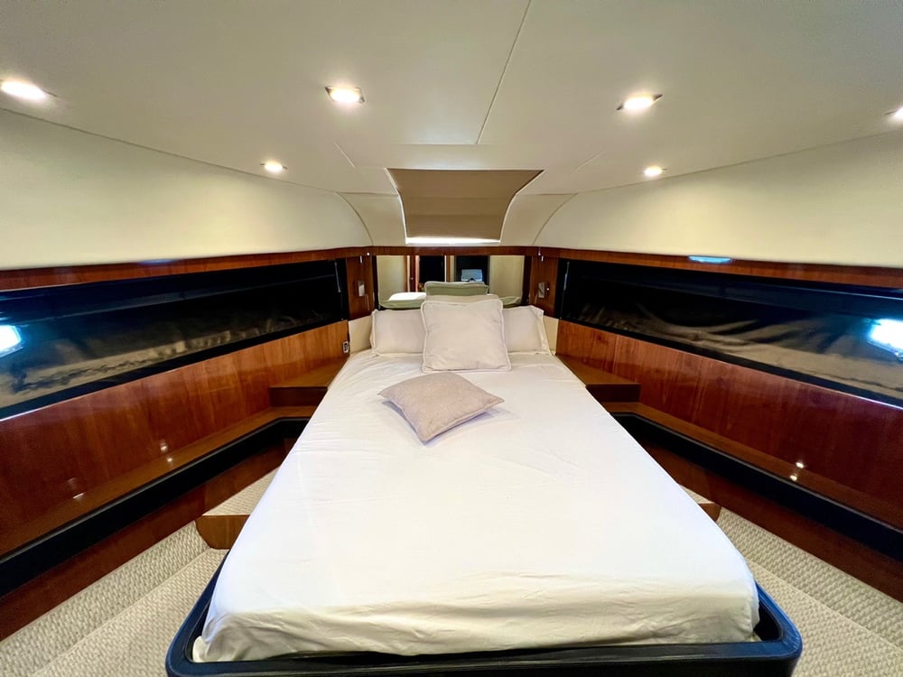 Baia Norte │Fairline 550 Fly  │15 Pessoas │