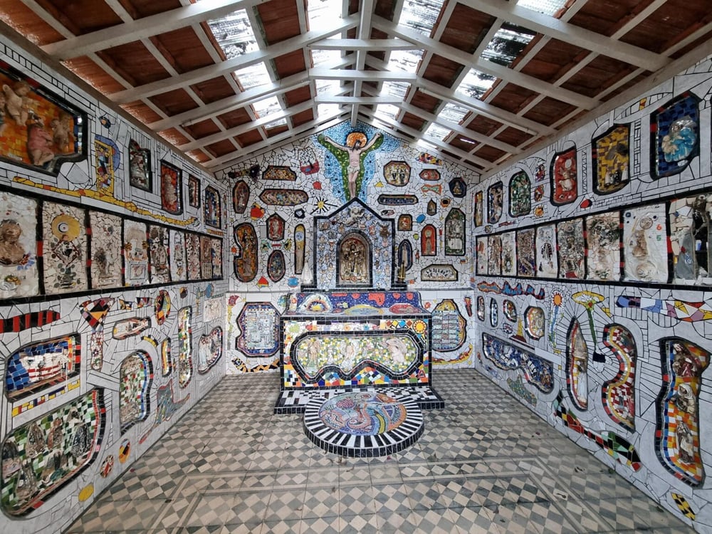 Interior da Capelinha do Mosaico