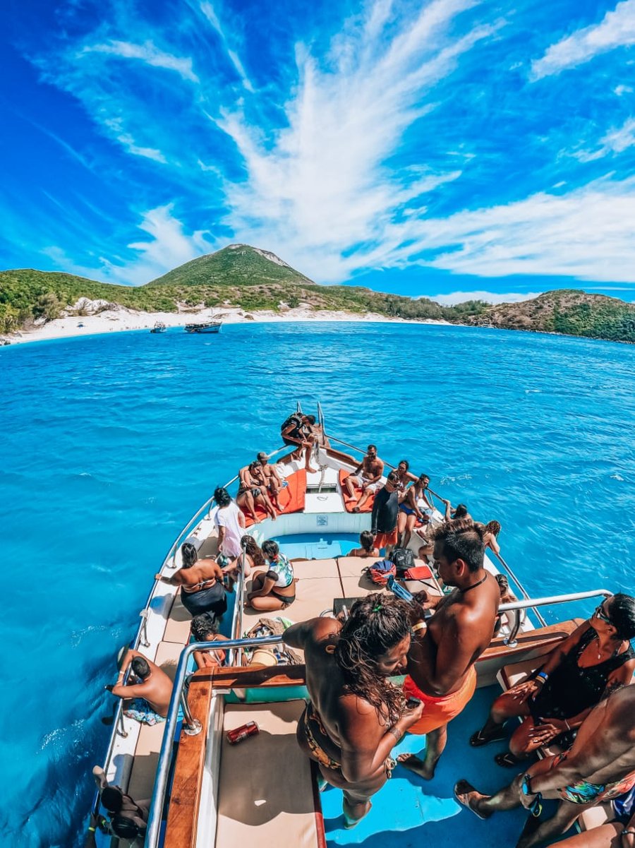 Passeio de Escuna com toboágua Arraial do cabo com almoço
