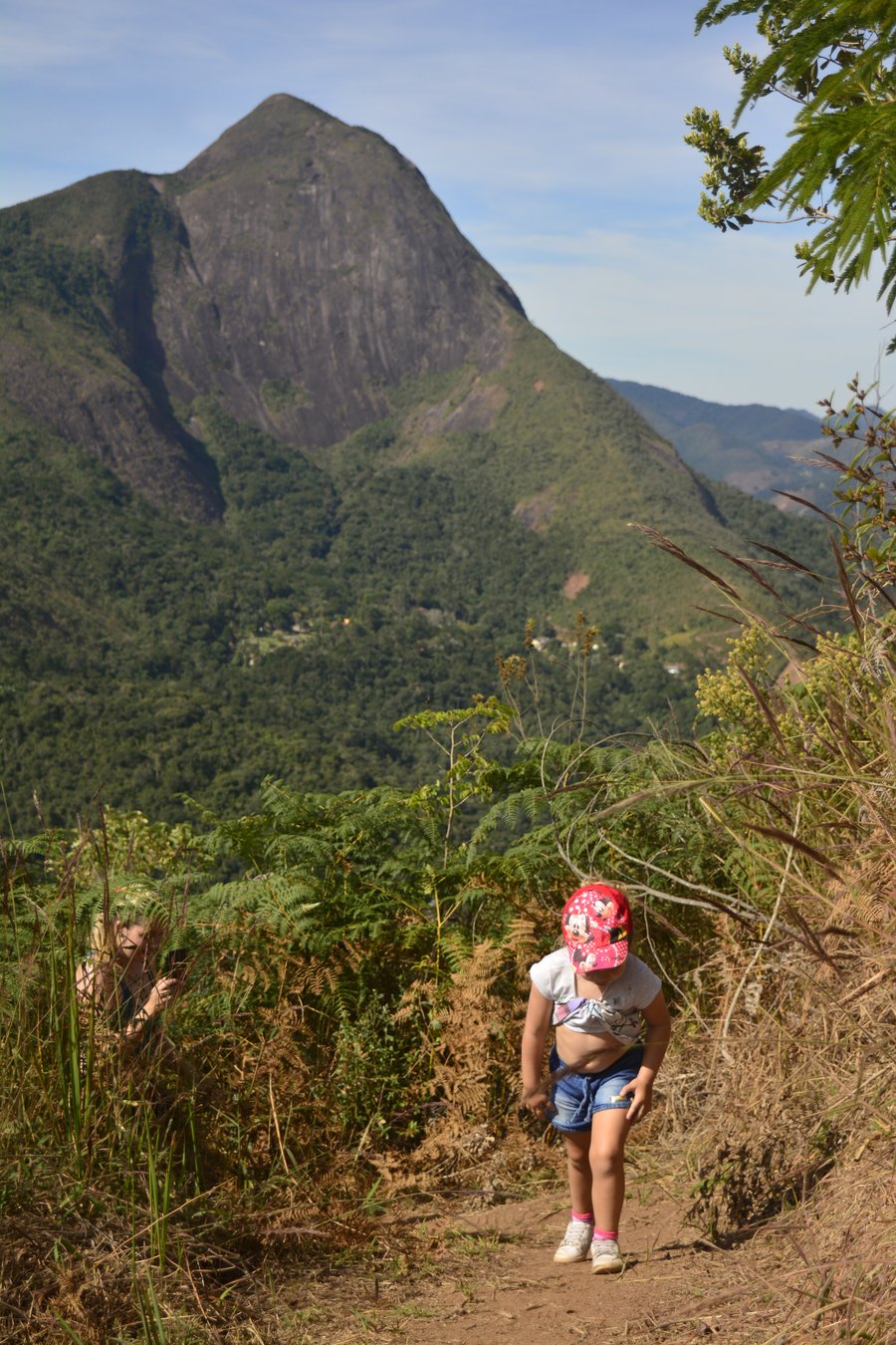 Crianças com disposição para caminhar