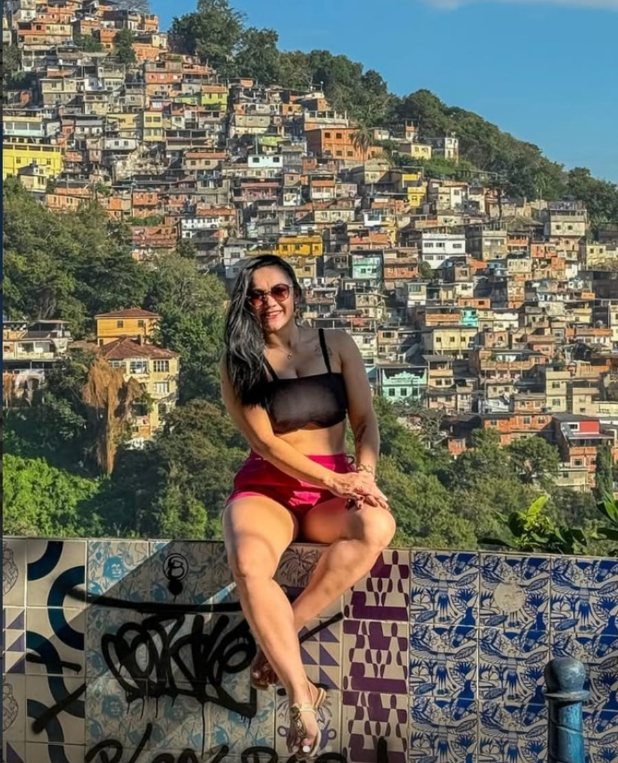     Descubra o Rio de Janeiro de um jeito autêntico entre o Cristo Redentor, Mirante dos Prazeres e a energia da Lapa.