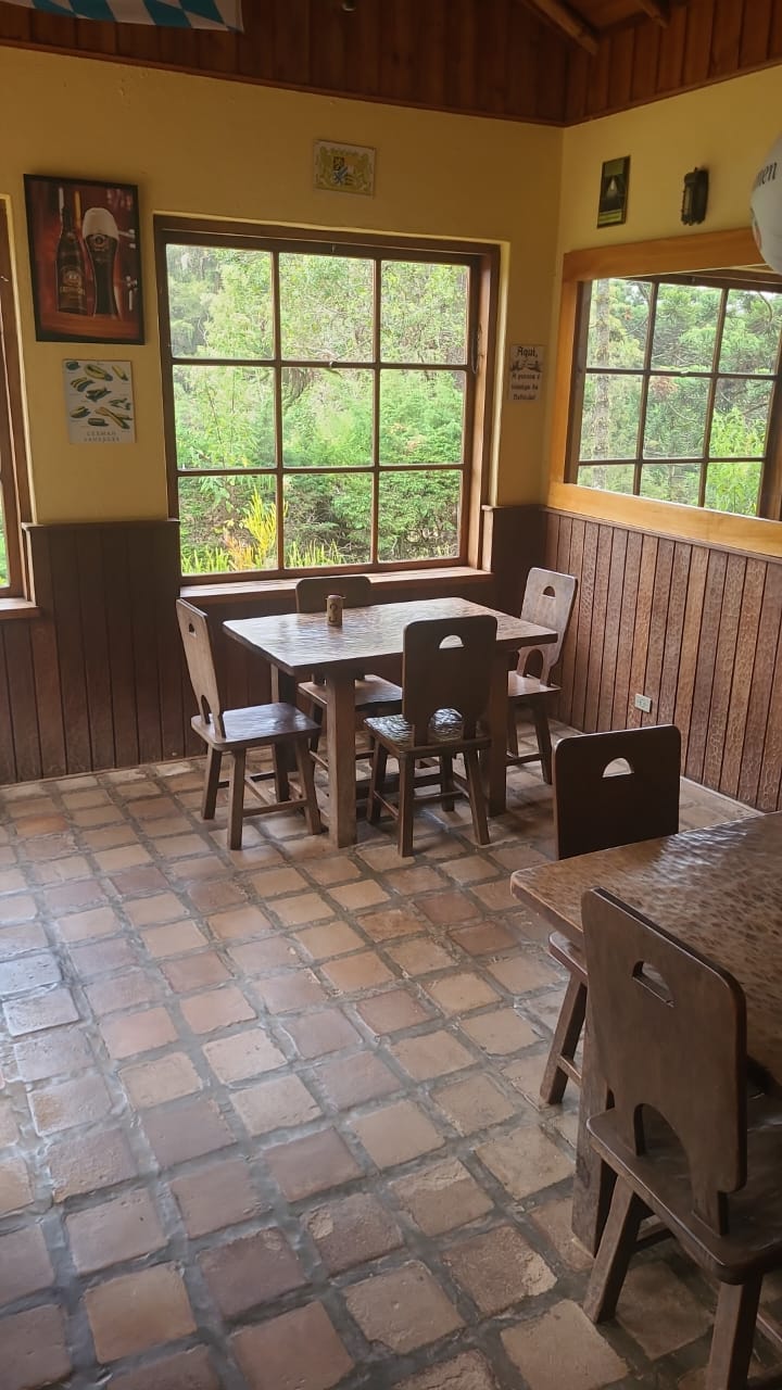 Mesas são meramente ilustrativas