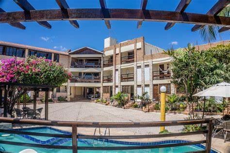 Situado na praia de Canoa Quebrada, O Falésia Praia Hotel convida você a passar momentos inesquecíveis em um hotel aconchegante e acolhedor, Um dos primeiros hoteis em Canoa Quebrada, tem a vantagem de sua localização, estando a uma quadra da praia e mesma distancia da Broadway, famosa rua principal de Canoa Quebrada.