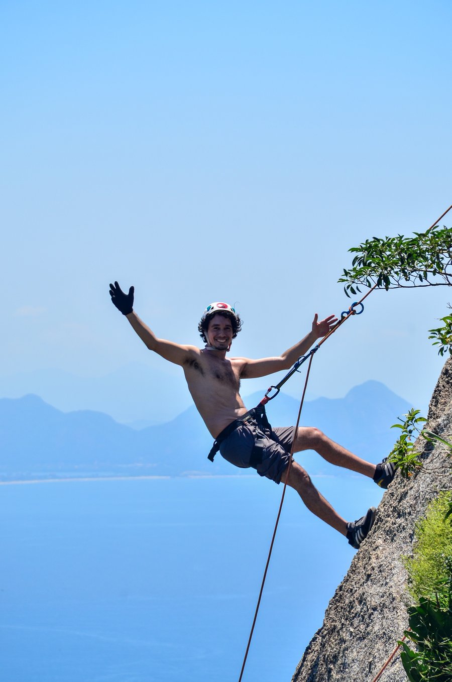 RAPEL NO TOPO DO MORRO DOIS IRMÃO 