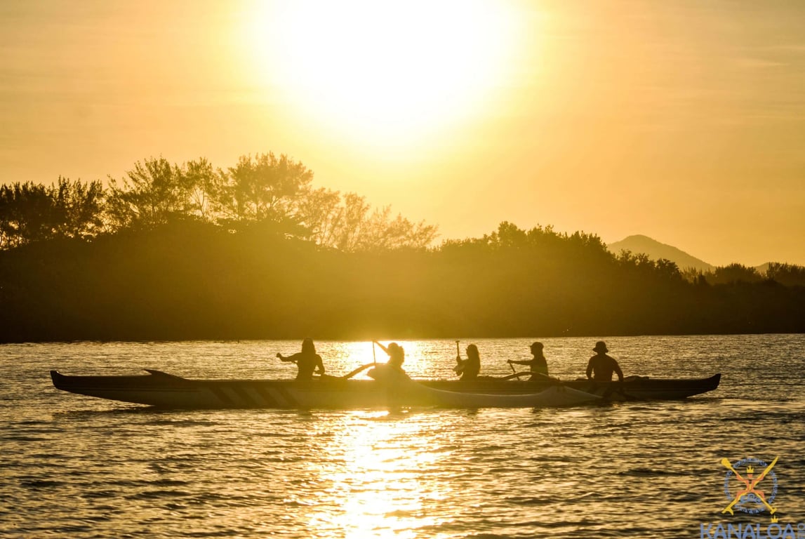 Como Funciona uma Aula de Canoa Havaiana