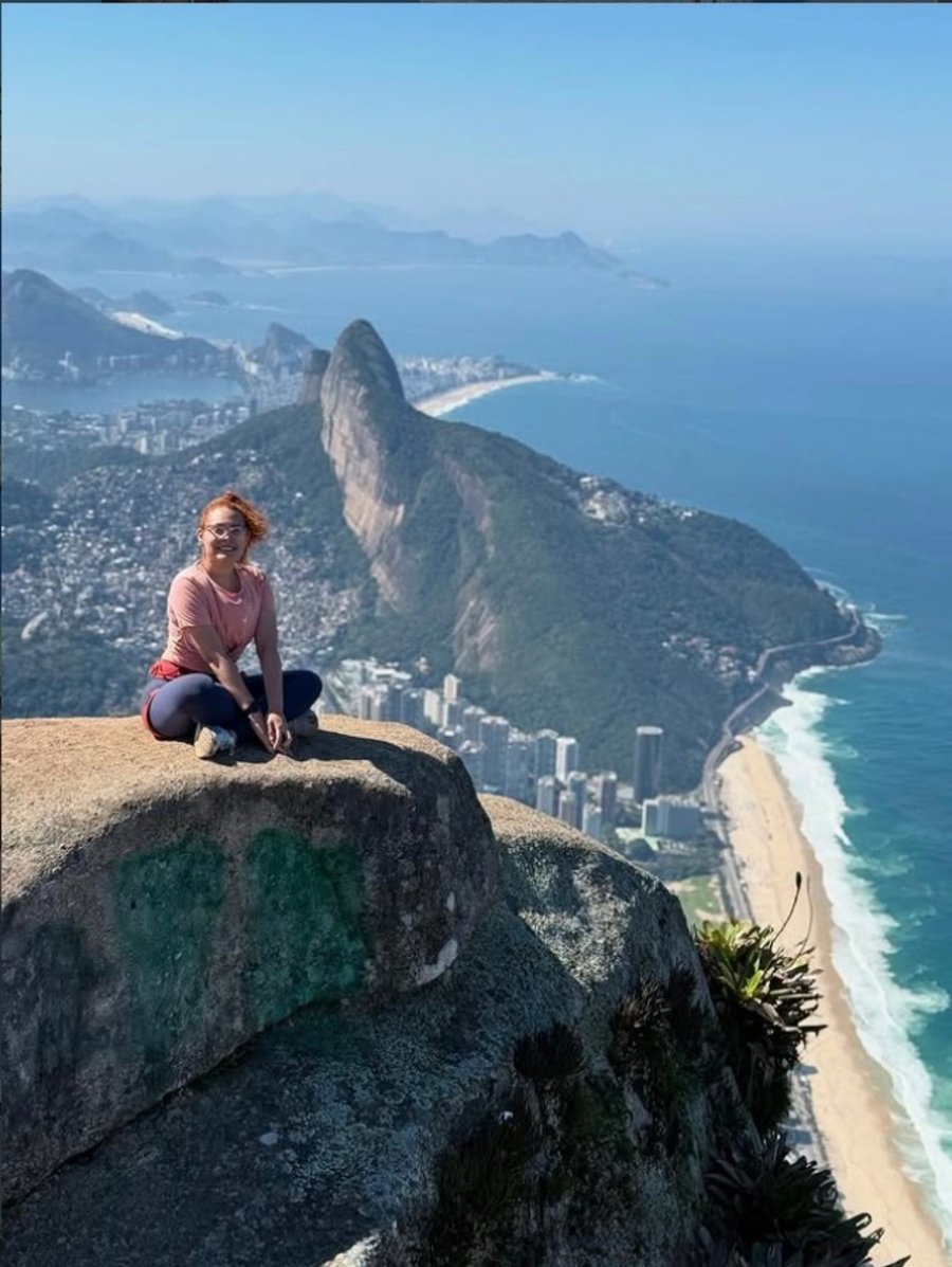 Nascer do sol na Pedra da Gávea com uma das vistas mais impressionantes do Brasil