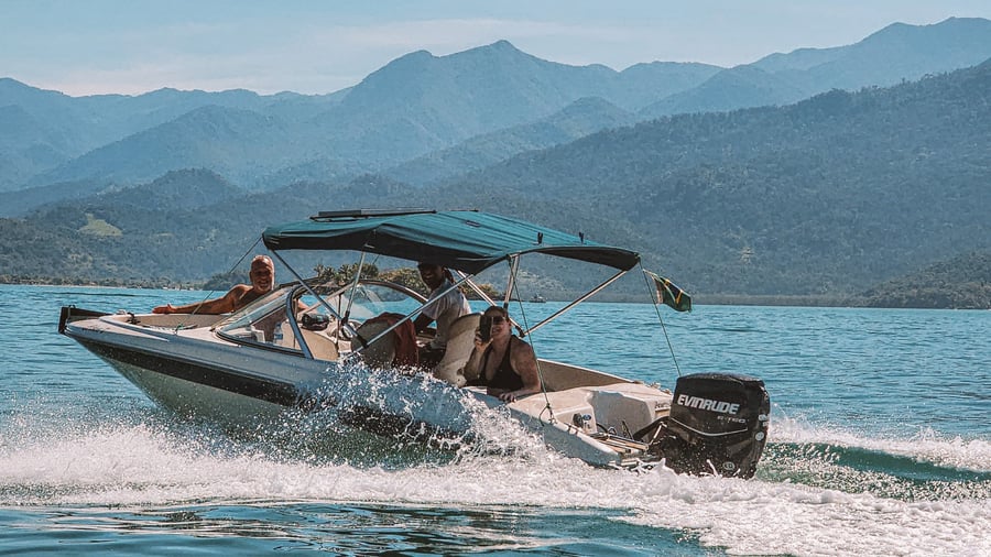 Lancha Blue 7: Lancha Privativa com capacidade para 4 passageiros