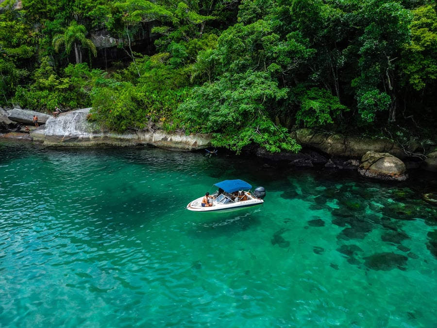 Passeio de Lancha Privativa - Lancha Blue 7 com capacidade para 4 passageiros