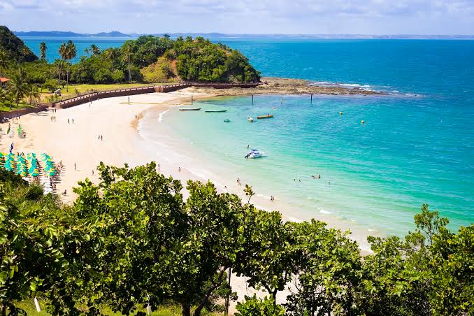 Experiência completa conhecendo a beleza natural da Ilha dos Frades e Itaparica.