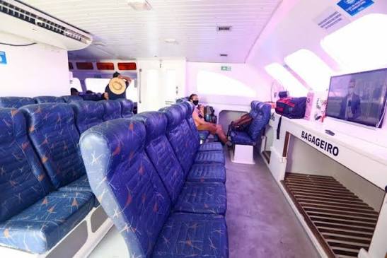 Ambiente preparado para receber os passageiros durante toda a travessia marítima até Morro de São Paulo.