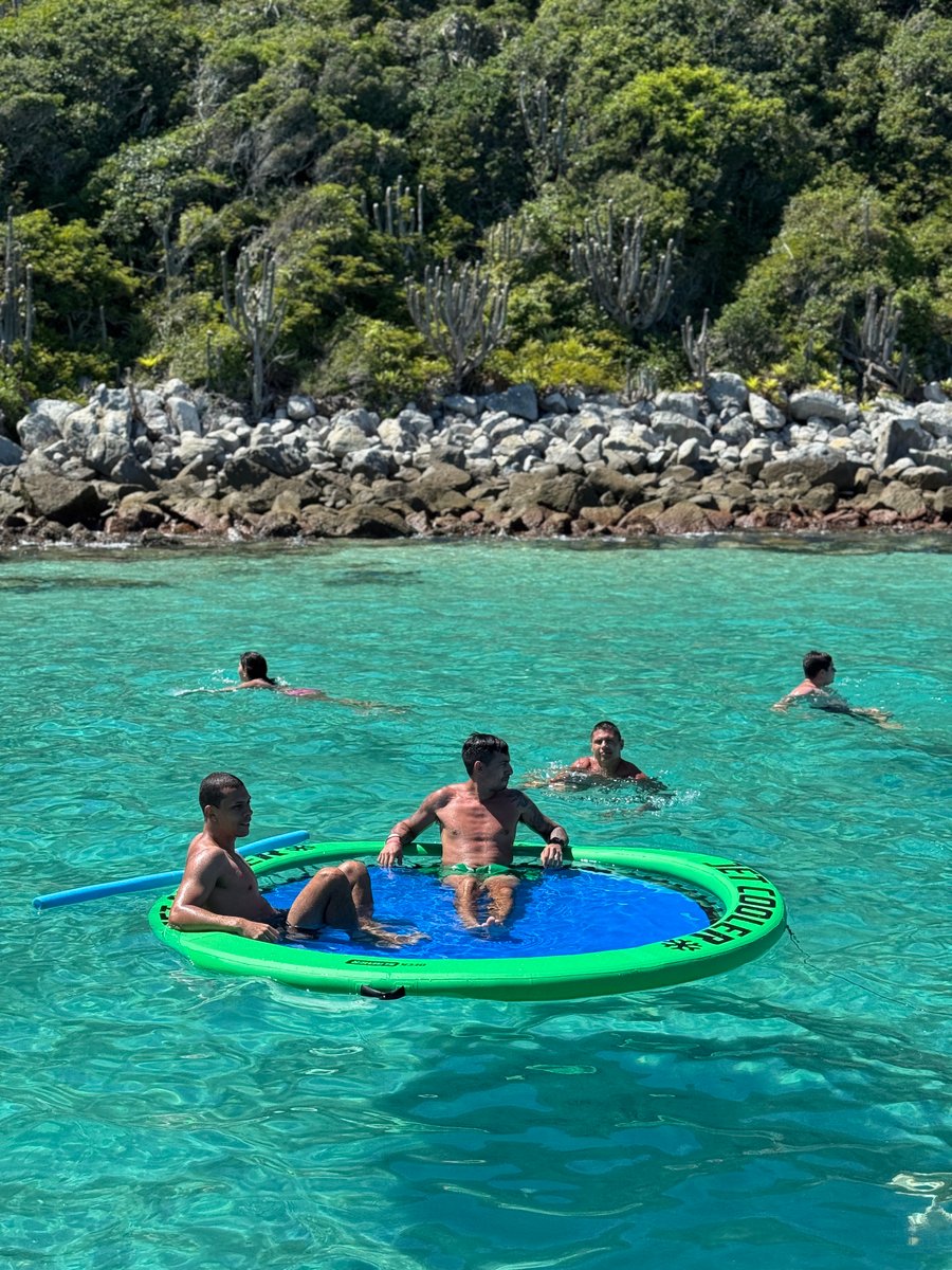 e também o primeiro barco c de Arraial com Deck Summer!!
