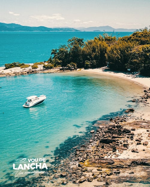 Passeio de lancha em Florianópolis: descubra as mais belas Ilhas.