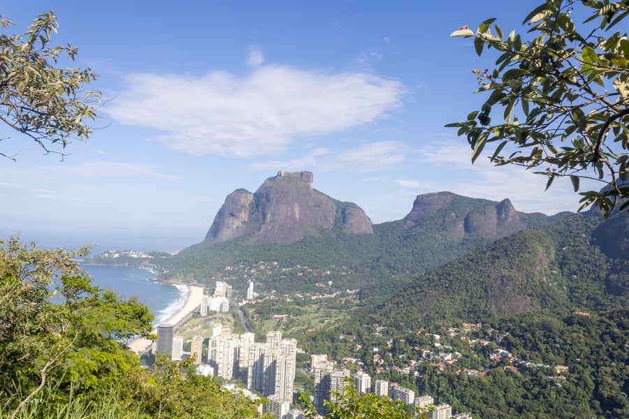 Pedra da Gavea ao fundo 