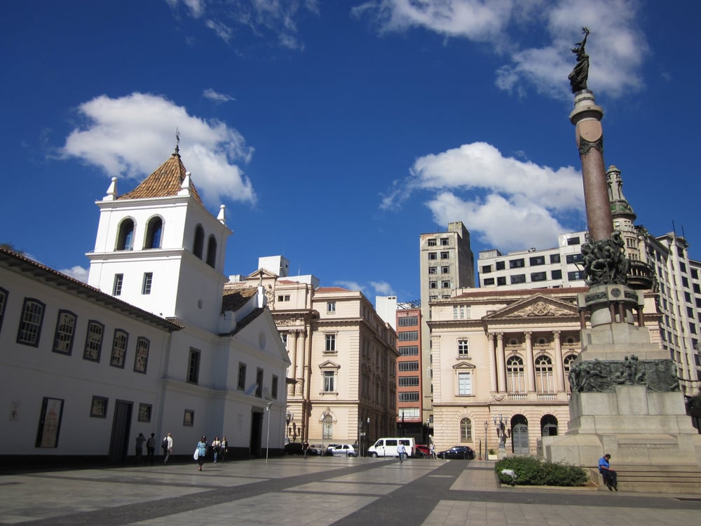 Museu Anchieta no Pátio do Colégio, e edifícios de Ramos de Azevedo no entorno