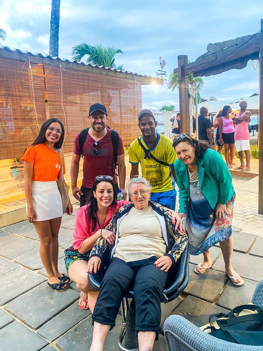 Equipe Proativa recebendo clientes no píer