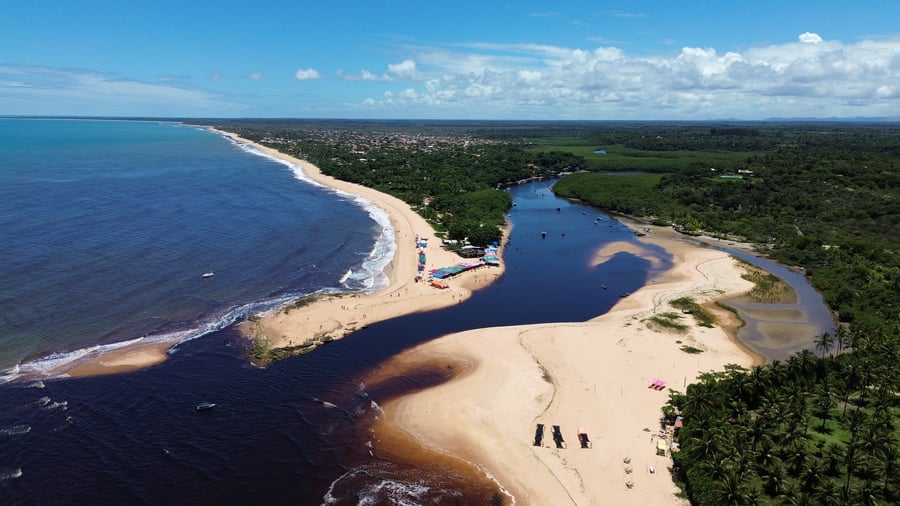 Encontro Rio Caraíva com o mar