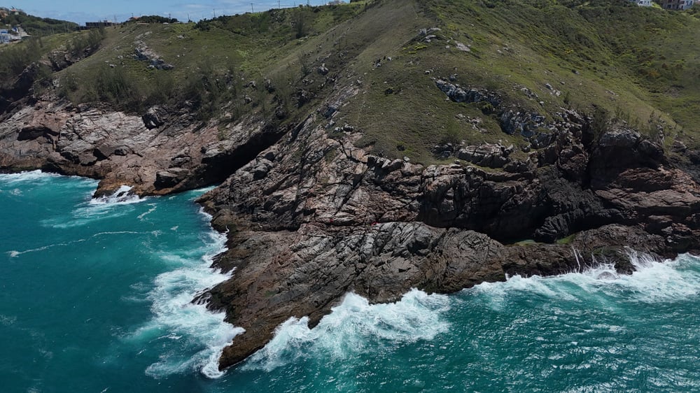 Rapel no Pontal do Atalaia em Arraial do Cabo