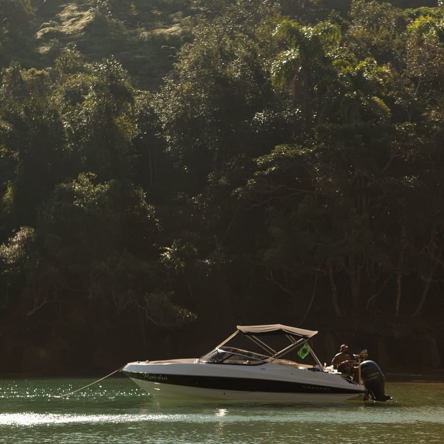 Aluguel de Lancha de Luxo pelo Rio Preguiças com piloto para até 9 pessoas