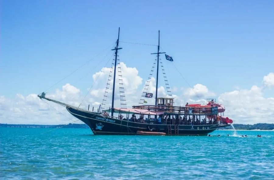 O barco é bem completo 