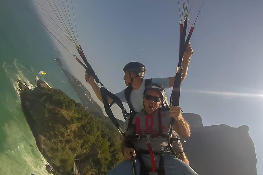 Voo de parapente no Rio com vista para a Pedra da Gávea - foto 12