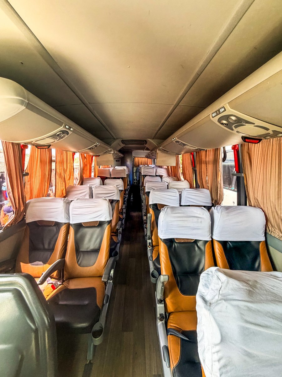 Viaje com segurança e comodidade utilizando nosso serviço de transfer ida e volta entre Salvador e Morro de São Paulo. Nossa equipe acompanha toda a logística da viagem, oferecendo suporte durante o trajeto para que sua única preocupação seja aproveitar a experiência.