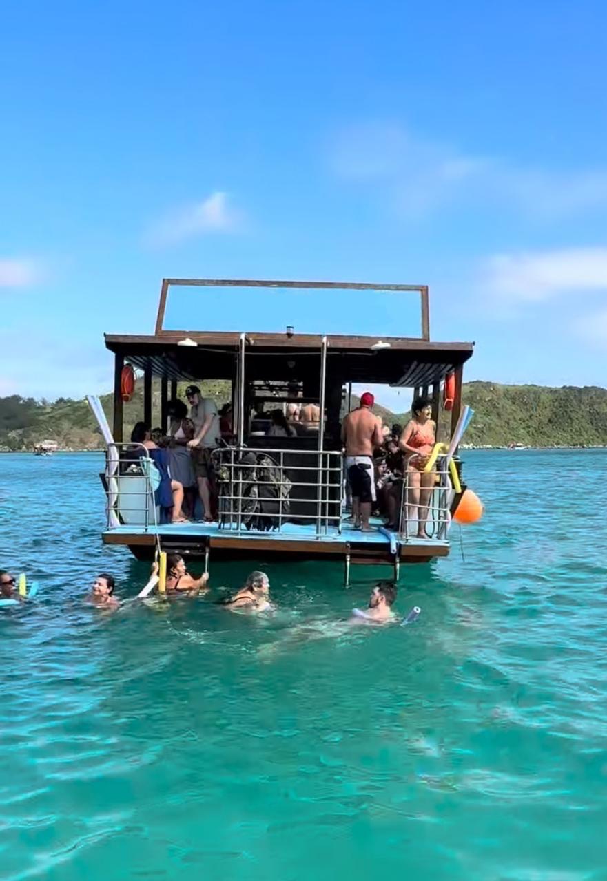 Barco Open Bar em Arraial do Cabo