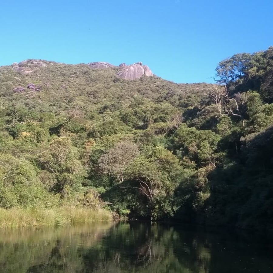 pico do Meio visto da represa