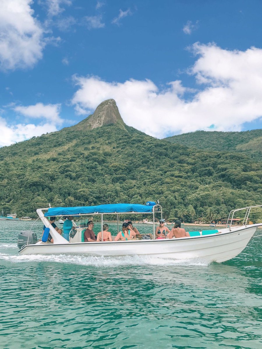 Lancha compartilhada em Paraty