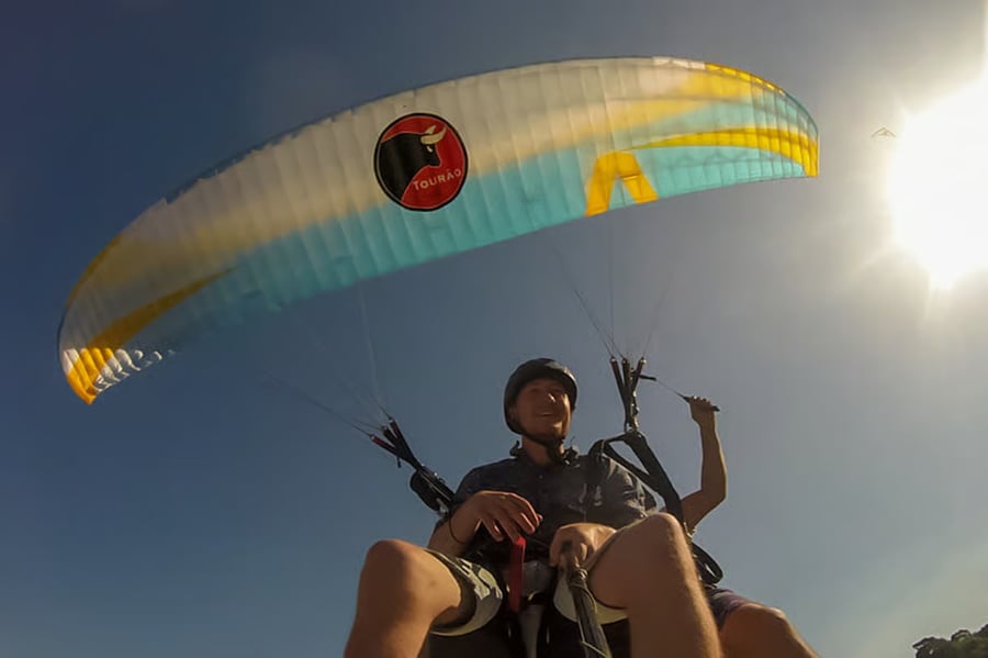 Voo de parapente no Rio com vista para a Pedra da Gávea - foto 4