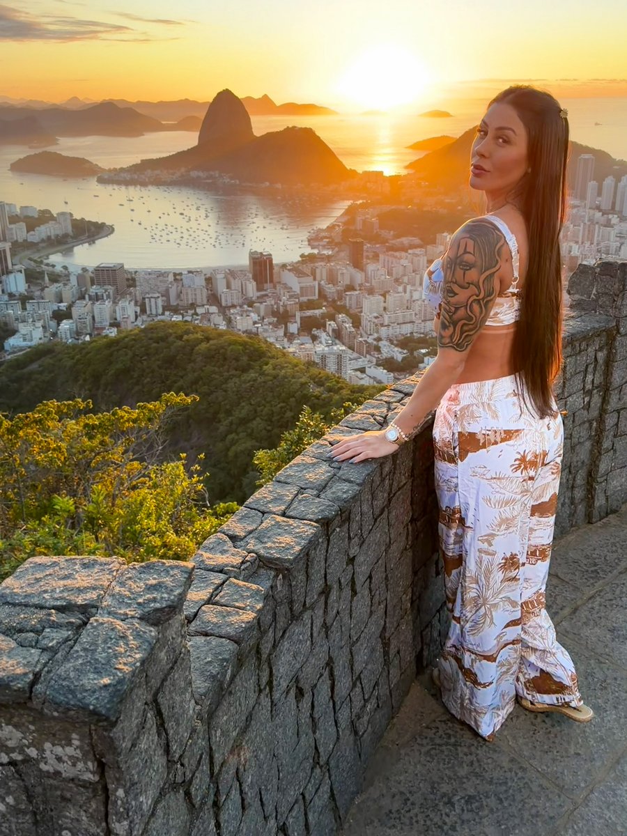     Descubra o Rio de Janeiro além do óbvio com passeio pela Rocinha, Mirante do Pedrão e Cristo Redentor.