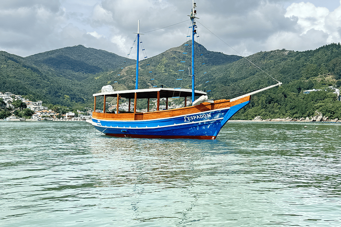Ilhas Secretas de Governador Celso Ramos em Passeio de Barco