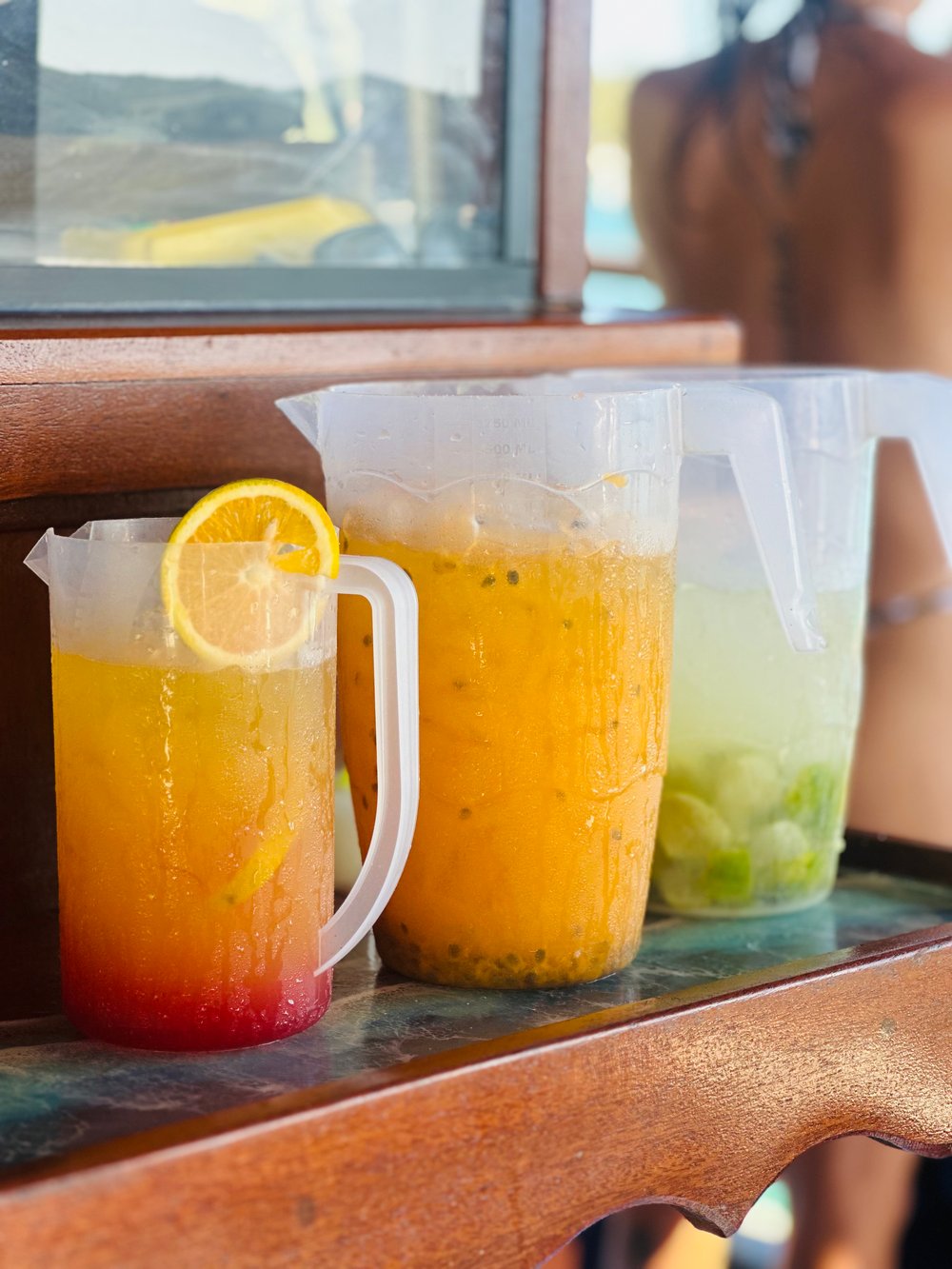 Passeio de Barco com Comida e Bebida em Arraial do Cabo