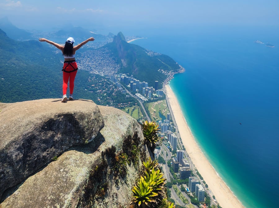 Exemplo de foto no cume da Pedra da Gávea