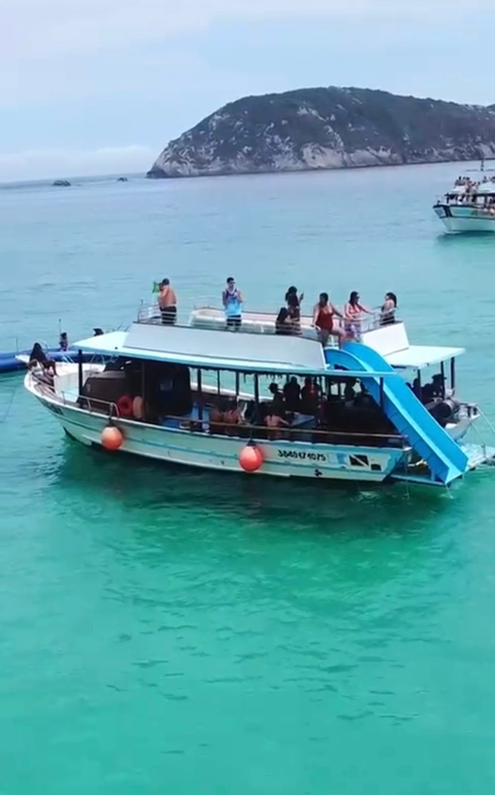 Passeio de Barco Privativo em Arraial do Cabo com Toboagua