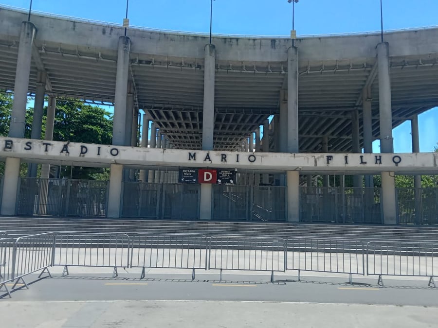 Frente do estádio do Maracanã(visita externa)