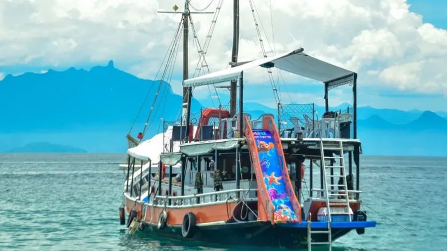 Toboga na escuna vivo meu proposito